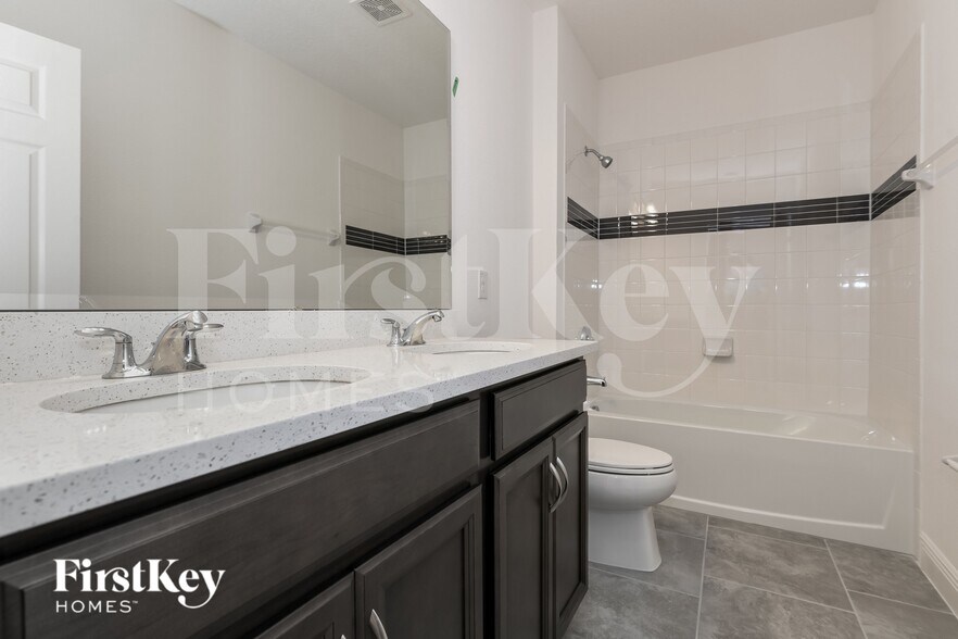 Building Photo - 705 Blackstone St