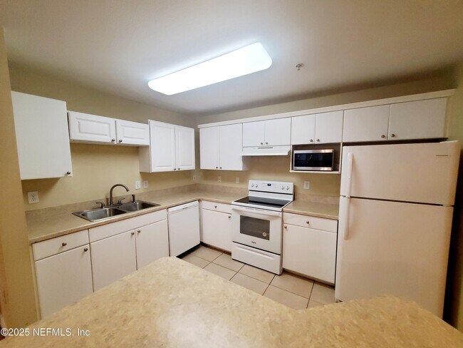 Primary Photo - 3591 Kernan Blvd S