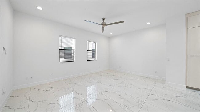 Building Photo - 1332 W Gray St