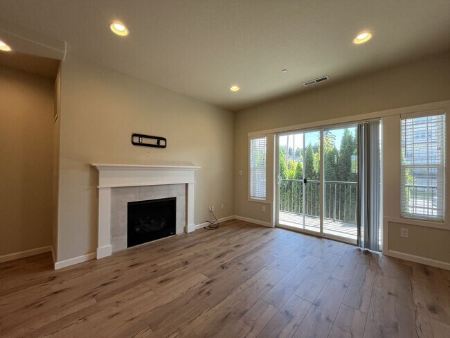 Building Photo - Modern Bull Mountain Townhome with Two Private Suites, Clubhouse, Pool, Fitness Center & Modern F...