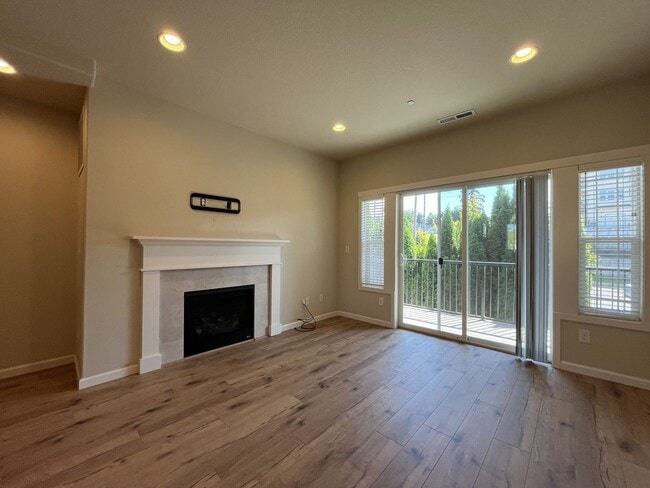 Building Photo - Spacious Bull Mountain Townhome Featuring Two Ensuite Bedrooms, Attached Garage & Modern Finishes &