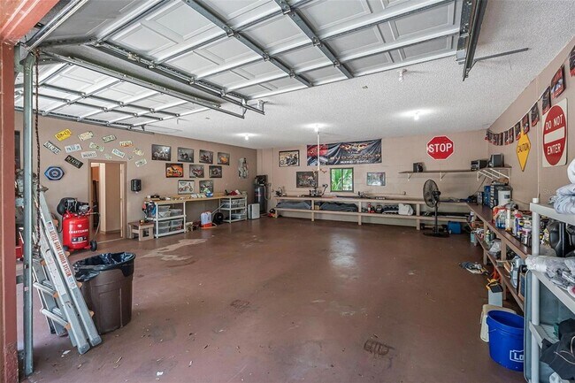 Building Photo - 1517 Manor Way