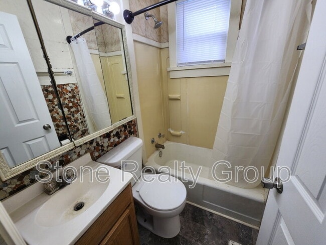 Building Photo - 1645 Spruce St