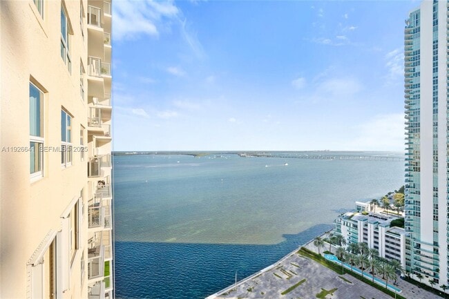 Building Photo - 1155 Brickell Bay Dr