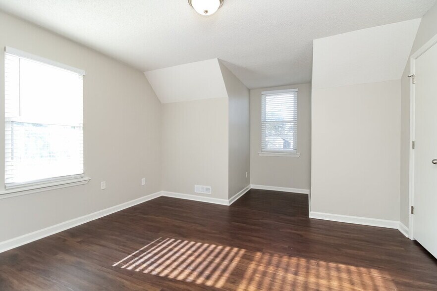 Building Photo - 1506 Ashlawn Dr