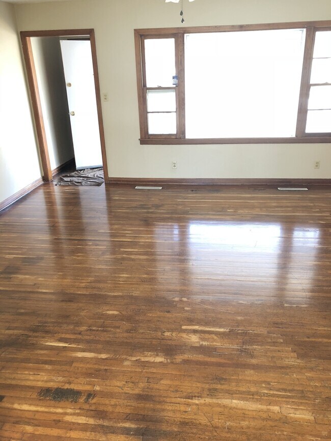 Building Photo - 1819 S Roanoke Dr