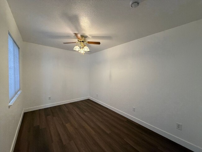 Building Photo - 1030 Windmill Dr