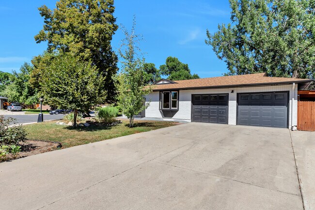 Two Car Garage w/ extra parking - 10 S Busch Ln