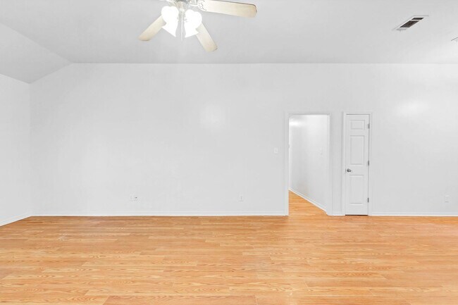 Building Photo - 4/2 in Stratford Glen Subdivision