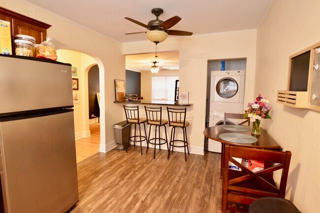 Building Photo - 1008 Curtiss