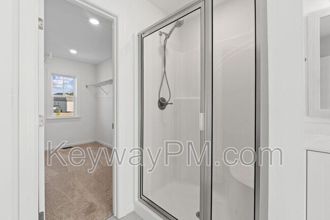 Building Photo - 738 Woodvine Dr