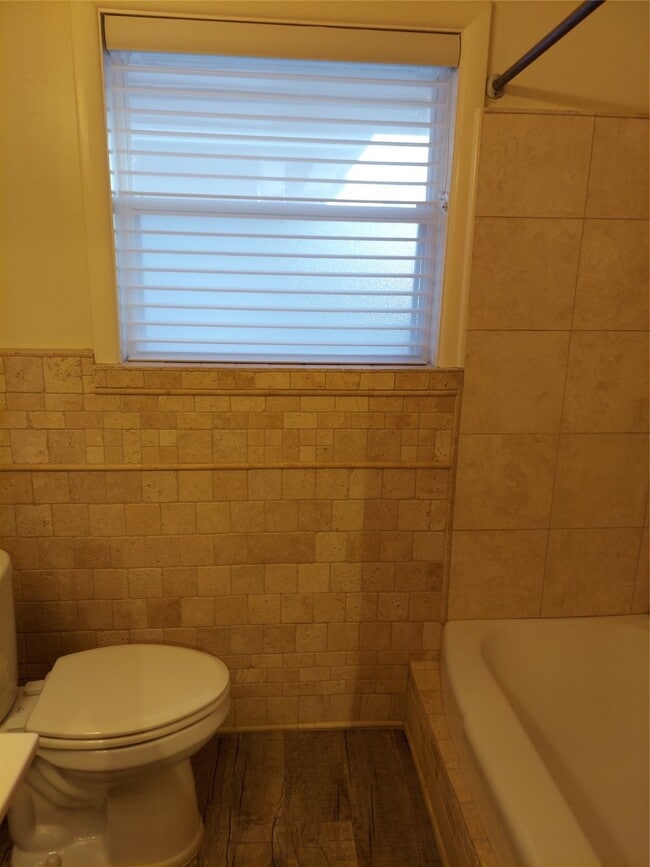 Building Photo - 2821 Eastgrove Ln