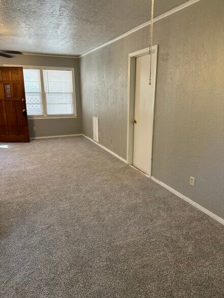 Building Photo - 409 W Johnson St