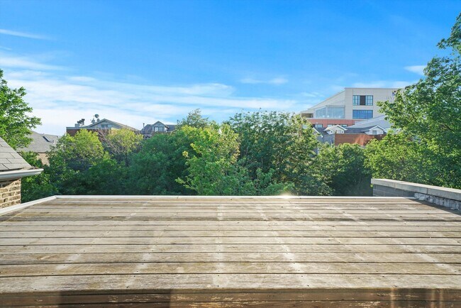 Building Photo - 1541 N Bosworth Ave
