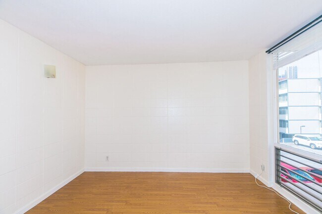 Building Photo - Bishop Manor Unit 22