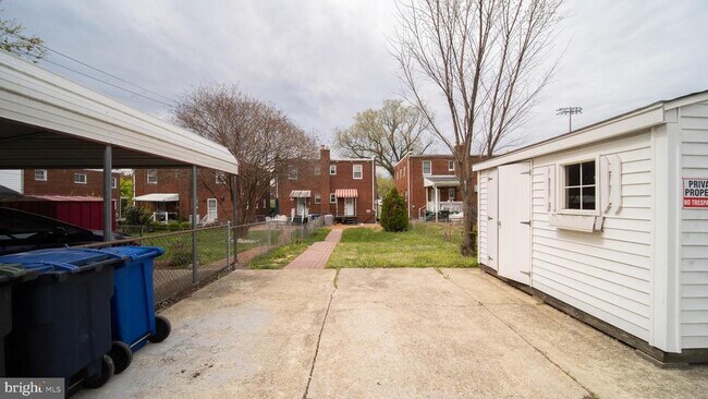 Building Photo - 604 Nicholson St NE