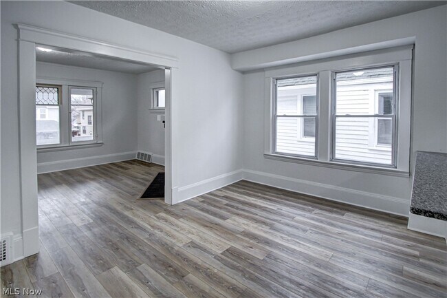 Building Photo - 1931 W 74th St