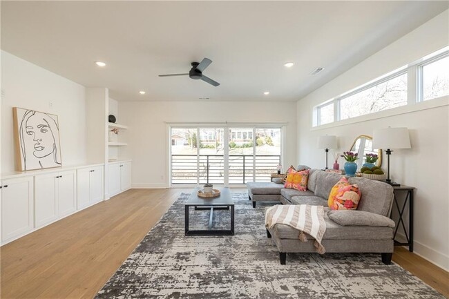 Building Photo - 205 W Lafayette St