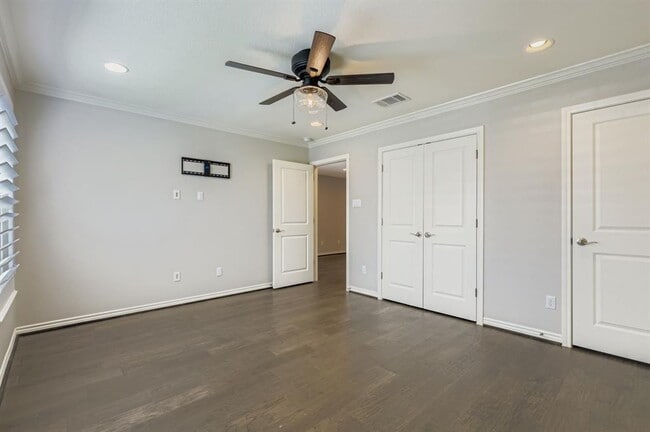 Building Photo - 1213 Highknoll Ln