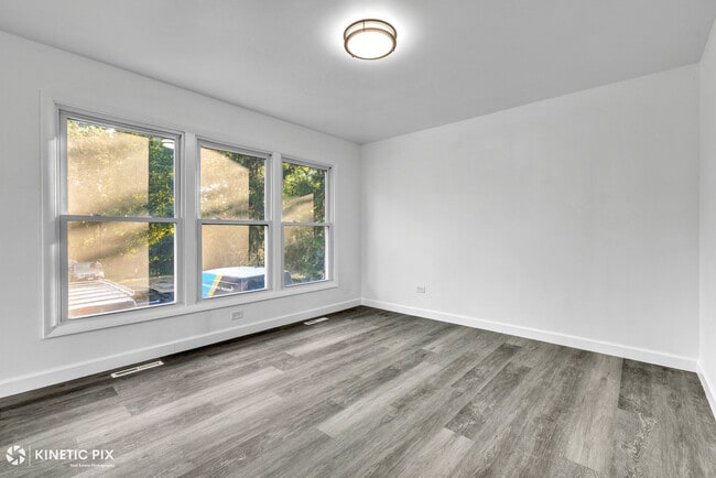 Building Photo - 18888 Oak Ave