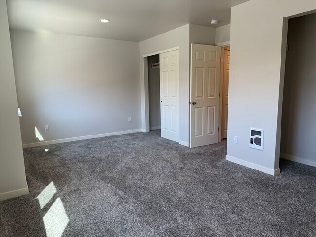 Building Photo - 5302 Smitten Street #3