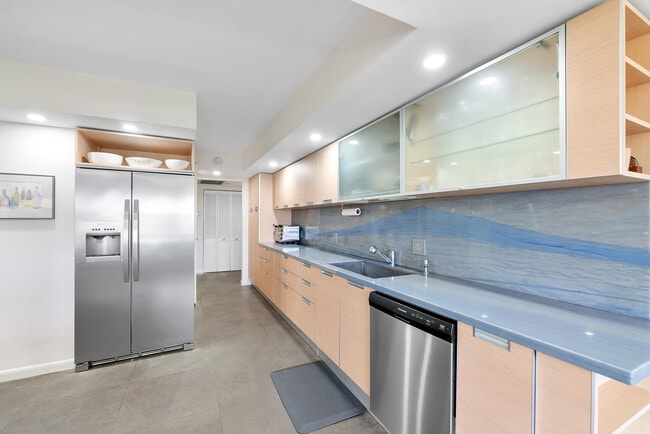 Building Photo - 4900 N Ocean Blvd