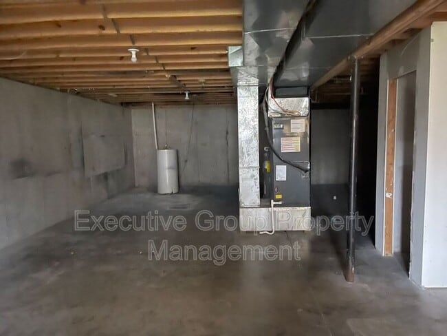 Building Photo - 2145 Crossfield Dr