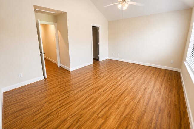 Building Photo - 2710 Hullsmith Dr