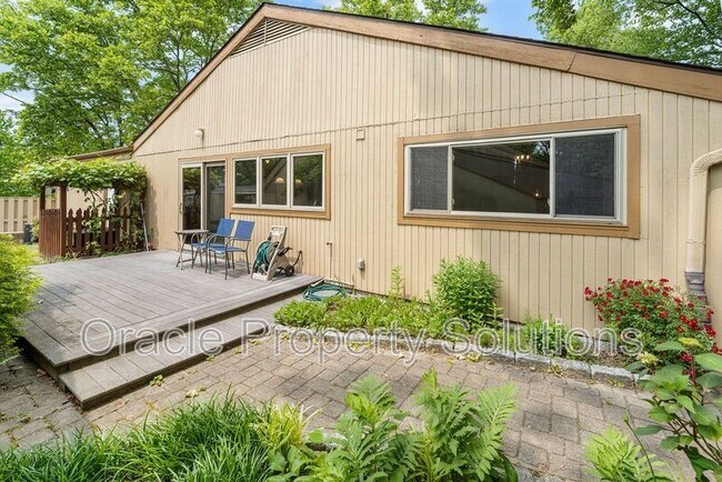 Building Photo - 5360 Red Lake Ct