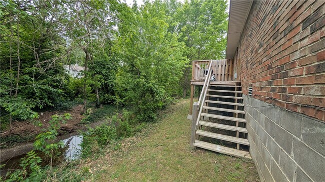 Building Photo - 3143 Old Missouri Rd