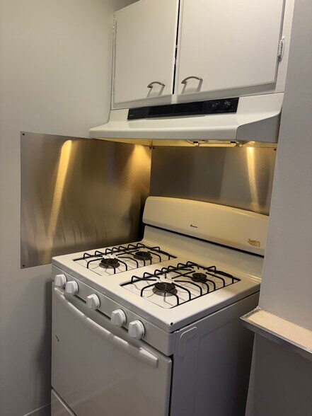 Building Photo - 25 S Finley Ave