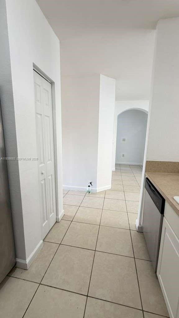 Building Photo - 1555 NE 33rd Rd