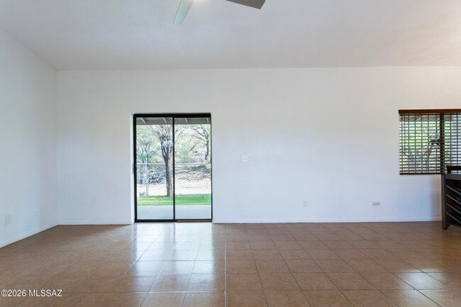 Building Photo - 1081 Paseo Freno