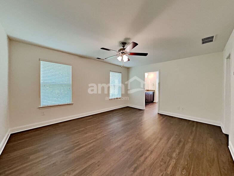 Building Photo - 117 Cobblestone Dr