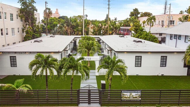 Building Photo - 733 Michigan Ave