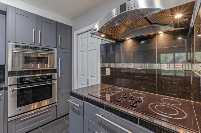 Building Photo - 7931 E San Miguel Ave