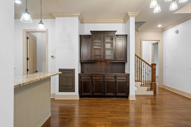 Building Photo - 444 Wild Elm St