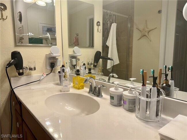 Building Photo - 9723 Acqua Ct