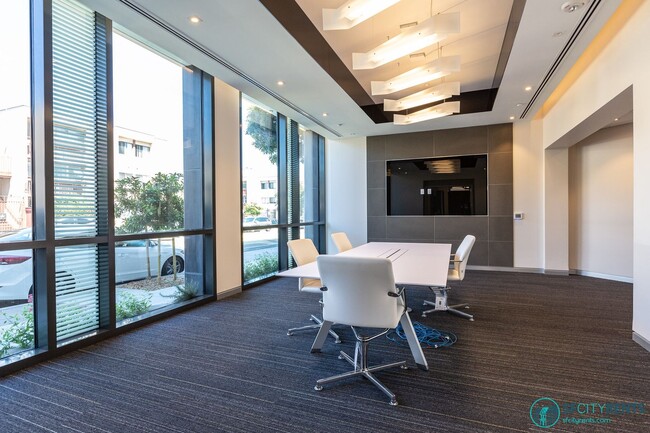 Building Photo - Hayes Valley: 1 Bed Condo Above Trader Joe's