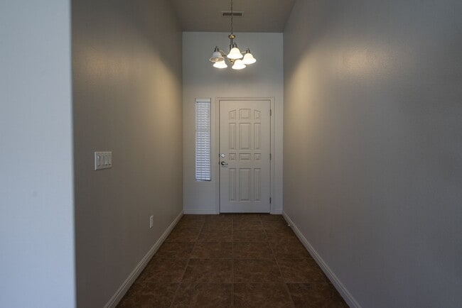 Building Photo - Beautiful 3 Bedroom Home Near Snow Canyon Parkway