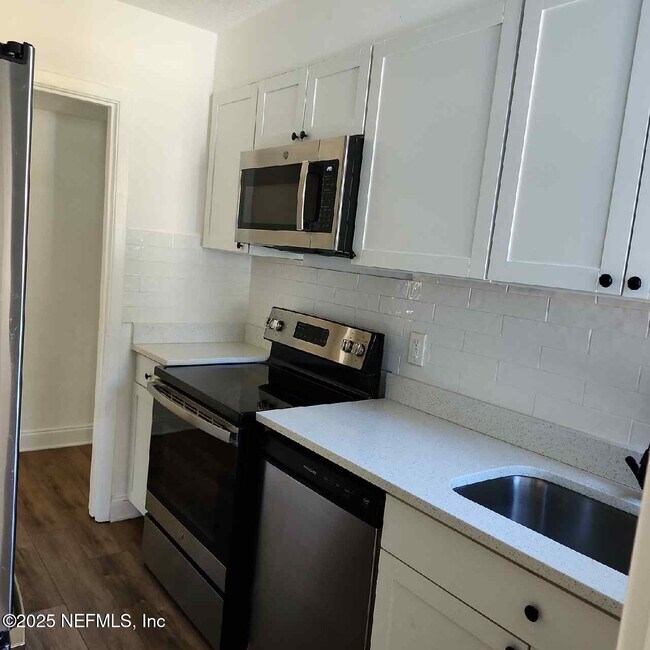 Building Photo - 1503 Broome St