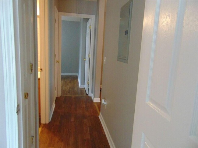 Building Photo - 645 Ell St