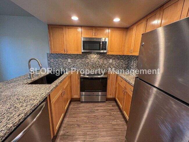 Building Photo - AVAILABLE AUGUST- Centrally Located SLO Townhome - 1 Bed / 1 Bath