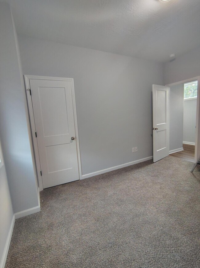 Building Photo - 1061B Pinecrest Ave NW