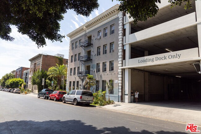 Building Photo - 661 Shatto Pl