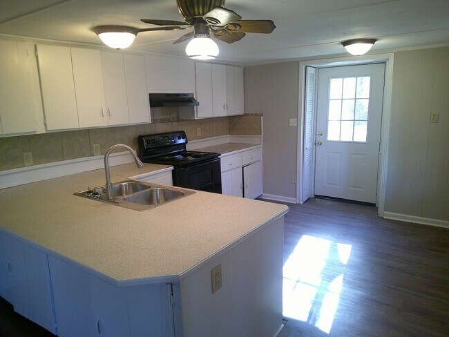 Building Photo - 779 Ridge Crest Dr