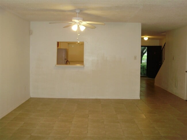 Building Photo - 2107 Shiveley Cir
