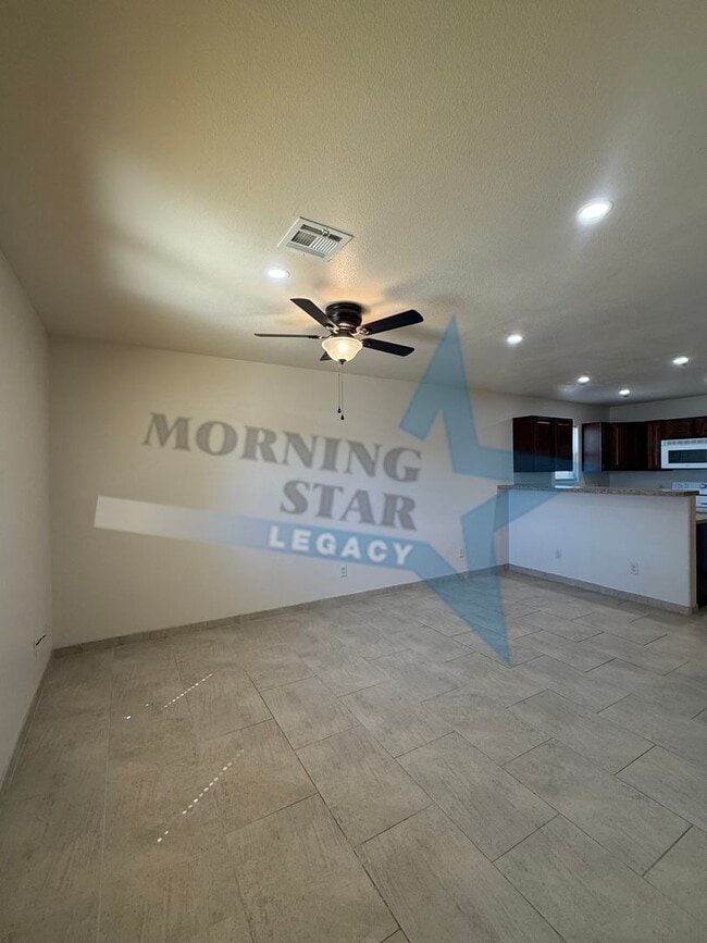 Building Photo - 2-Bedroom Townhome Apartment - Available Now!