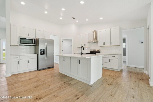 Building Photo - 1441 Eldron Blvd SE