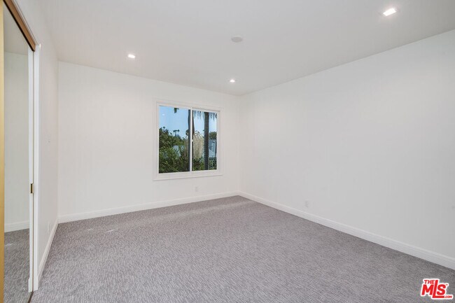 Building Photo - 161 N Hamel Dr